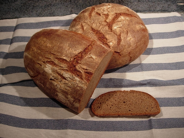 Roggenmischbrot mit Dinkelmehlanteil und Brühstück • Brotbackforum ...