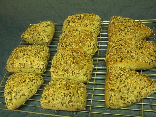 Mehrkornsaatenbrötchen • Brotbackforum - Die Hobbybäckerei
