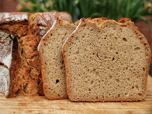 Herzhaftes Roggenmischbrot (80/20) mit Lievito Madre • Brotbackforum ...